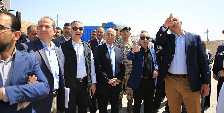 Royal Court Chief Yousef Issawi on Saturday inspects progress on development projects in the Tilaal Al Phosphate area (Phase II) and Wadi Al Ash in Zarqa Governorate (Petra photo)