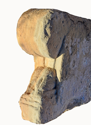 The sandstone sculptured leg of the seat from the chapel found in Al Wu'ayra  (Photo courtesy of Vanni-Desideri)