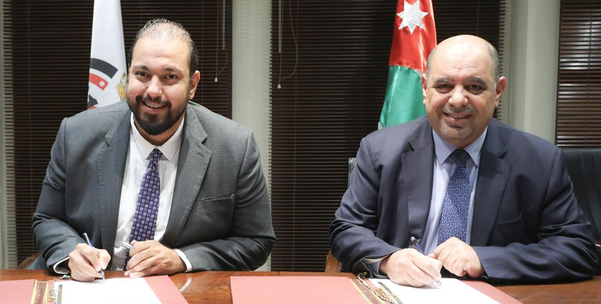 Minister of Digital Economy and Entrepreneurship Ahmad Hanandeh and Hamzeh Shamaileh, country manager at Leaders International, during a signing ceremony on Wednesday (Petra photo)