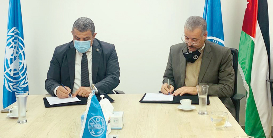 FAO Representative in Jordan Nabil Assaf and Vice President and Executive Director of the Sustainable Solutions Sector at the RSS Rafat Assi sign a letter of agreement on Tuesday (Photo courtesy of FAO)