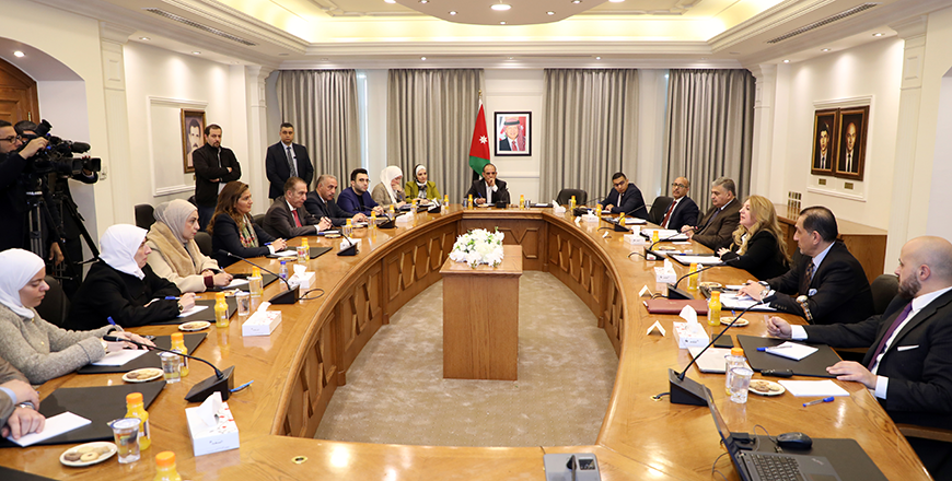 Minister of State for Foreign Affairs and Acting Foreign Minister Nancy Namrouqa on Thursday receives the Parliamentary Foreign Affairs Committee, chaired by MP Dina Bashir, to discuss the latest regional developments and updates (Petra photo)