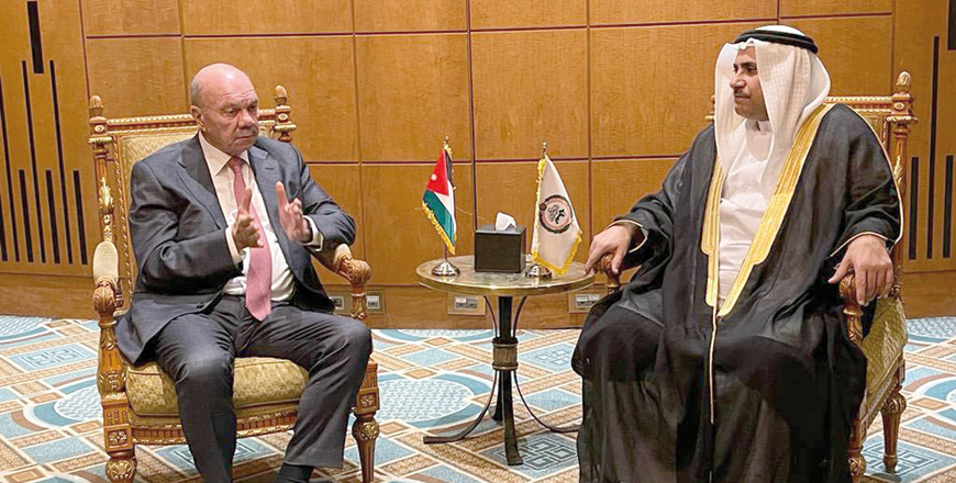 Senate President Faisal Al Fayez meets with Arab Parliament Speaker Adel Abdulrahman Al Asoomi in Cairo on Thursday (Petra photo) 