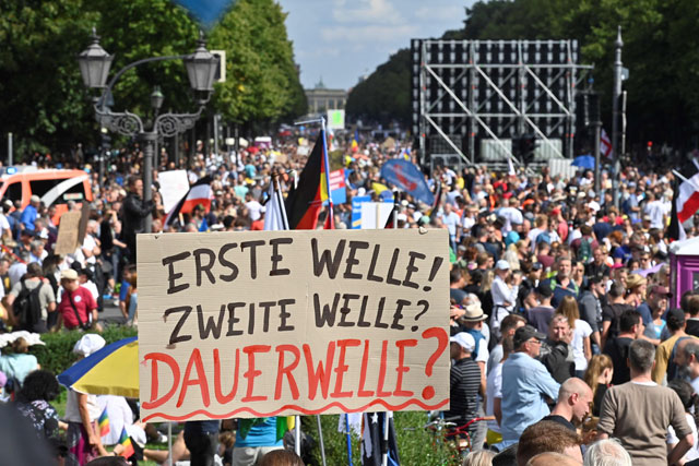 Participants hold a placard reading ‘first wave, second wave, permanent wave?’ during a gathering on the 17. Juni avenue in Berlin at the end of a demonstration called by far-right and COVID-19 deniers to protest against restrictions related to the new coronavirus pandemic, on Saturday (AFP photo)