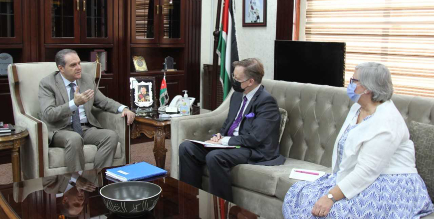 Health Minister Feras Al Hawari meets with Sean Boyd, executive director of Global Affairs Canada, on Sunday (Petra photo)