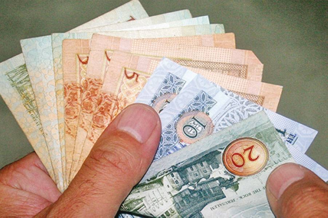 Secretary General of the Jordanian Exchange Association Alaa Diraniyeh says on Tuesday that the demand for the Jordanian dinar has remained strong throughout the year, driven partly by a surge in domestic and regional tourism (Petra photo)
