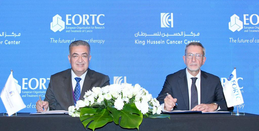 KHCC Director General Asem Mansour and EORTC CEO Denis Lacombe during a signing ceremony on Thursday (Petra photo)