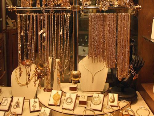 Stakeholders  says gold jewellery purchases have increased amid apparent enthusiasm by customers and investors, despite soaring prices (Petra photo)
