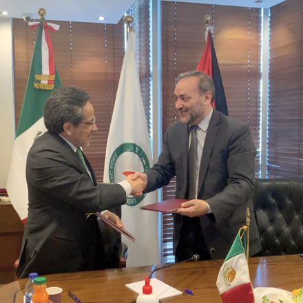 Vice President of the Jordan Chamber of Commerce Jamal Al Rifai and the Secretary General of the Council of Mexican Chambers of Commerce and Industry Alberto Varela shake hands during a signing ceremony on Tuesday (Photo courtesy of the Mexican embassy)
