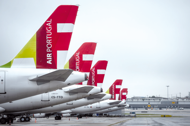 TAP airline aircrafts remain on the tarmac of the Humberto Delgado airport in Lisbon on April 9, 2020 (AFP file photo)