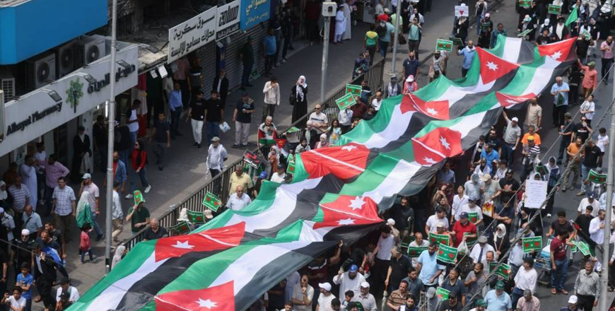 Jordanians take to the streets across the Kingdom on Friday to express solidarity with the Palestinian people in Gaza and condemn the violations committed by the Israeli occupation forces against innocent civilians in the Gaza Strip (Al Rai photo)