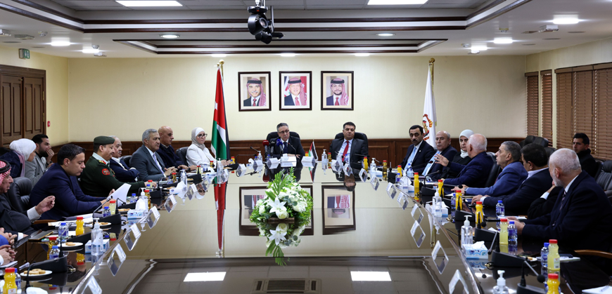 Minister of Industry, Trade, and Supply Yarub Qudah on Wednesday announces a series of government measures aimed at ensuring market stability ahead of Ramadan (Petra photo)