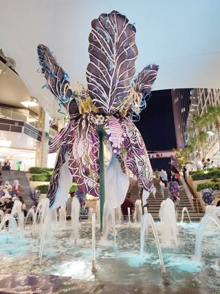 Maria Nissan’s black iris sculpture on display at the Boulevard in Amman (Photo courtesy of Maria Nissan)