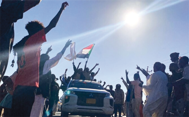 Sudanese people celebrate with passengers of passing vehicles in Meroe in the country’s Northern State on January 11, 2025 (AFP photo)