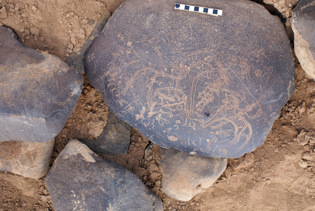 Safaitic — Ancient North Arabian Inscription accompanied by a rock drawing showing a fighting scene between two horsemen (Photo courtesy of Hani Hayajneh)