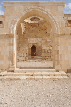 The main entrance of Hallabat Mosque (Photo courtesy of Ignasio Arce)
