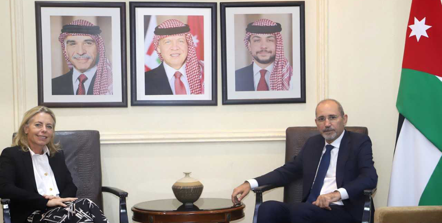 Deputy Prime Minister and Foreign Minister Ayman Safadi meets with a delegation from the German Bundestag Budget Committee headed by MP Claudia Raffelhüschen on Thursday (Petra photo)