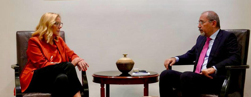 Deputy Prime Minister and Foreign Minister Ayman Safadi on Tuesday meets with UN Acting Special Coordinator for the Middle East Peace Process and Senior Humanitarian and Reconstruction Coordinator for Gaza Sigrid Kaag (Petra photo)