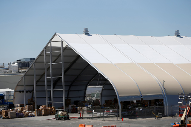 A tent is seen at the Tesla factory in Fremont, California, US June 22, 2018 (Reuters file photo)