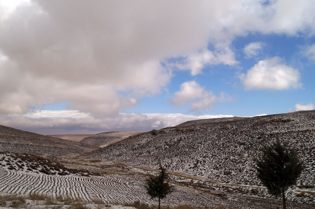 A view of newly fallen snow near Petra, Maan, on Sunday (Photo by Victoria Irene)