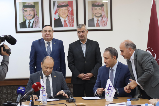 The Aqaba Development Corporation (ADC) and Egypt Gas Company sign an agreement on Monday to supply natural gas to Al Quweira Industrial Estate in Aqaba (Photo courtesy of ADC)