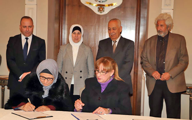 Representatives from the Community Centres Association and 13 charitable organisations, on Sunday, sign cooperation agreements to implement a Royal Initiative in refugee camps (Petra photo)
