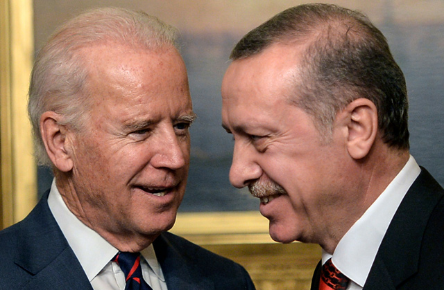 In this file photo taken on November 22, 2014, US Vice President Joe Biden (left) speaks with Turkish President Recep Tayyip Erdogan at Beylerbeyi Palace in Istanbul (AFP photo)