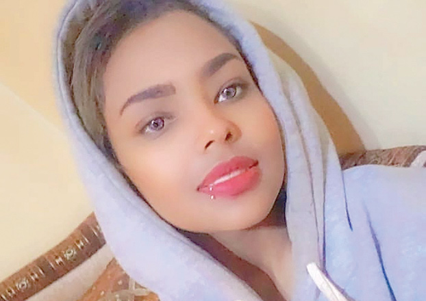This undated handout photo obtained on April 21 from the Facebook page of Entisar Al Hammadi shows her posing for a 'selfie' at an unknown location. Hammadi was just starting out on her modelling career when she was arrested two months ago in Yemen's rebel-held capital Sanaa, where the Iran-backed Houthi rebels are enforcing a morals campaign (AFP photo)
