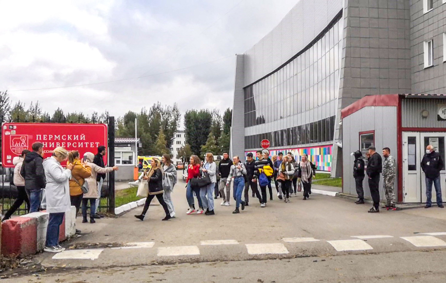 Students evacuate a building of the Perm university campus in Perm on Monday following a shooting (AFP photo)