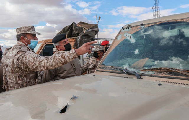 Chairman of the Joint Chiefs of Staff Major Gen. Yousef Huneiti checks on secuirty operations at the Eastern Military Zone on Friday (Petra photo)