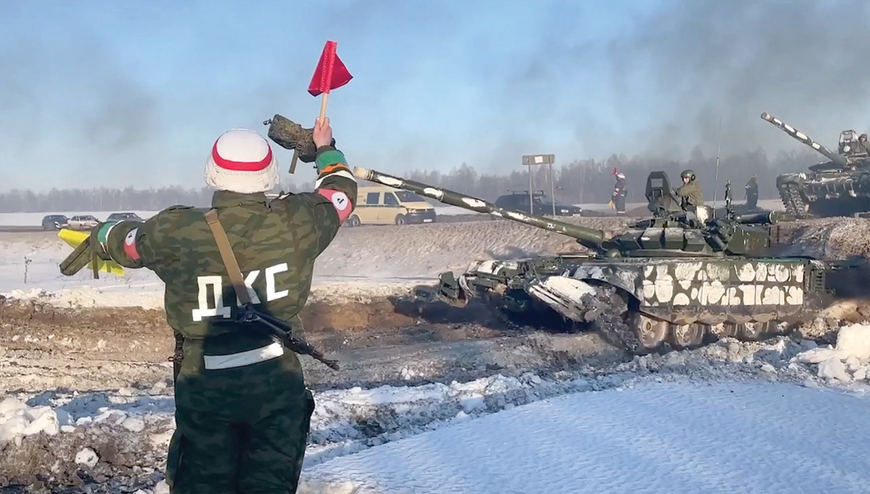 This handout video grab, released by the Russian Defence Ministry on Sunday, shows Russian tanks leaving for Russia after joint exercises of the armed forces of Russia and Belarus as part of an inspection of the Union State's Response Force, at a firing range near Brest (AFP photo)