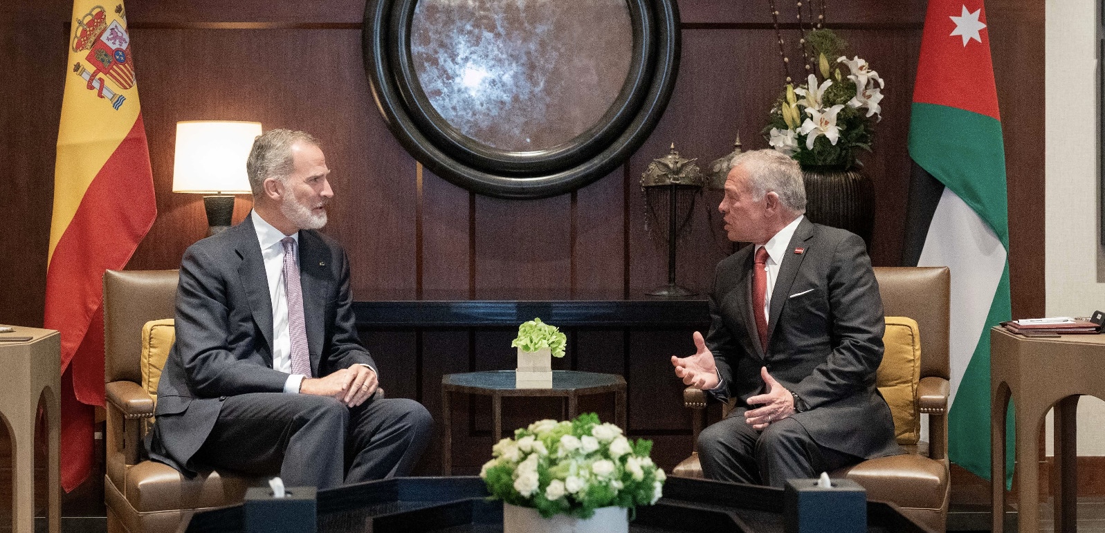 His Majesty King Abdullah, during a meeting with King Felipe VI of Spain on Sunday, calls on the international community to shoulder its full responsibility in stopping the Israeli war on Gaza and Lebanon (Photo courtesy of Royal Court)