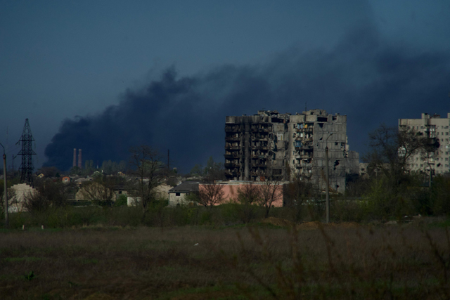 Smoke rises from the grounds of the Azovstal steel plant in the city of Mariupol on Friday amid the ongoing Russian military action in Ukraine (AFP photo)