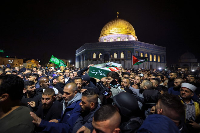 Palestinians mourners carry the body of Walid Al Sharif, 23, who died of wounds suffered last month during confrontations with Israeli forces on Monday in front of the Dome of the Rock Mosque at the Al Aqsa compound (AFP photo)