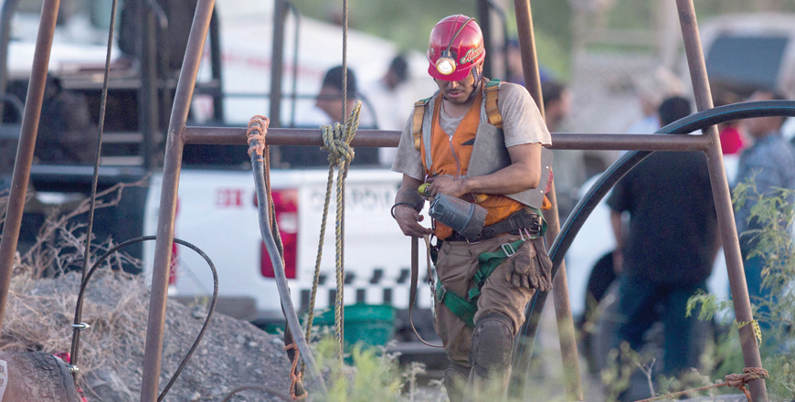 A rescuer works in the flooded coal mine where 10 miners have been trapped since Wednesday after a landslide, in the community of Agujita, Municipality of Sabinas, Coahuila State, Mexico, on Monday (AFP photo)