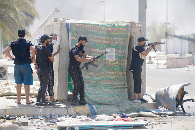 Armed members of Saraya Al Salam (Peace Brigade), the military wing affiliated with Shiite cleric Moqtada Al Sadr, are pictured during clashes with Iraqi security forces in Baghdad's Green Zone on Tuesday (AFP photo)