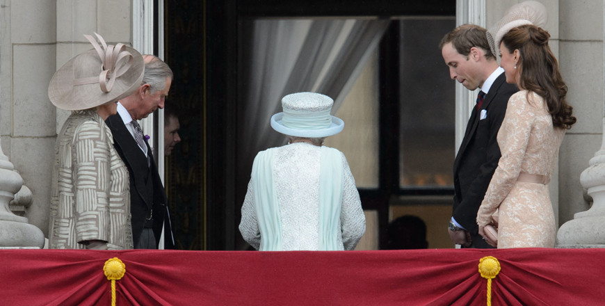 In this file photo taken on June 5, 2012 Britain's Queen Elizabeth II (centre) leaves the balcony as Prince Charles, Prince of Wales (2nd left), and Camilla, Duchess of Cornwall, (left), Prince William and Catherine, Duchess of Cambridge, (right) flank her at Buckingham Palace on the final ceremonial day of the Queens Diamond Jubilee celebrations in London (AFP photo)