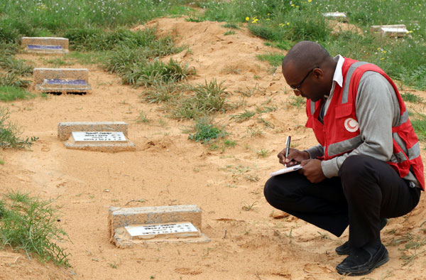 Abdelhamid Al Swei, who is in charge of transporting bodies to the cemetery for the Red Crescent, looks at the grave of an unidentified migrant at the Bir El Osta Milad Cemetery, dubbed by locals as the ‘cemetery of the unknown’, on the outskirts of the Libyan capital, Tripoli, on December 9 (AFP photo)