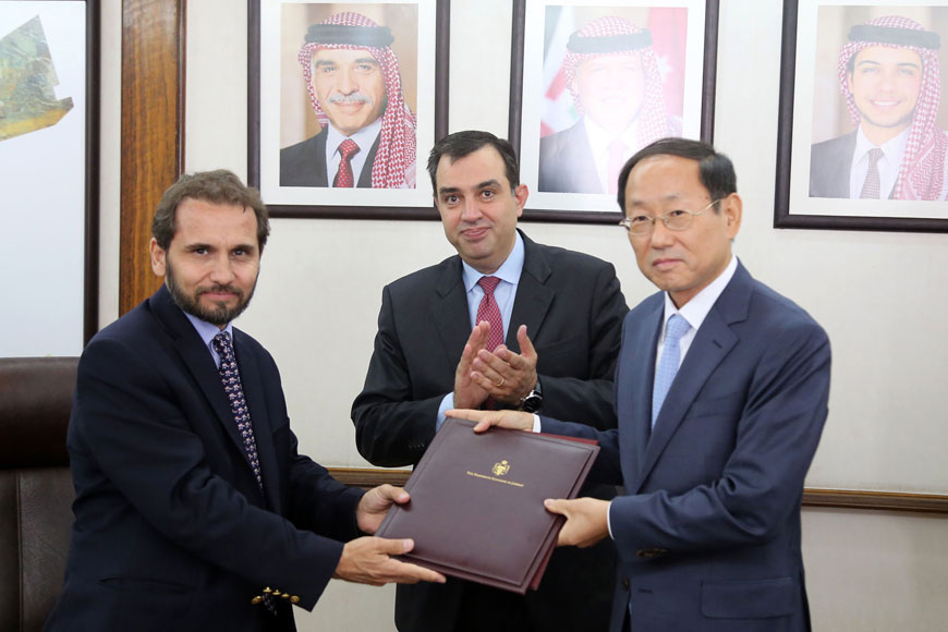 HH Prince Mired receives a grant from Korean Ambassador to Jordan Choi Hong-ghi to support the National Committee for De-mining and Rehabilitation at a ceremony in Amman attended by Planning and International Cooperation Minister Imad Fakhoury (Photo courtesy of Planning and International Cooperation Ministry)