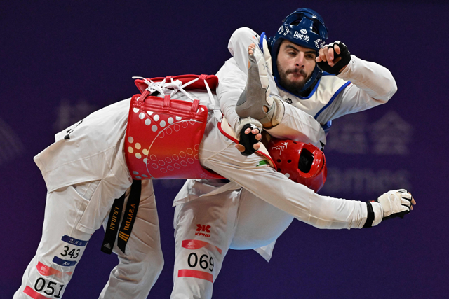 Jordans Anas Sadek (right) and Irans Arian Salimi compete in the mens +80kg quarter-finals event during the Hangzhou 2022 Asian Games in Hangzhou, in Chinas eastern Zhejiang province, on Thursday (AFP photo)