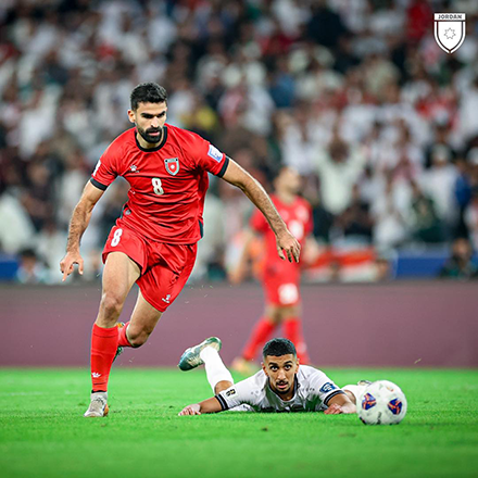 Nizar Rashdan attacks Iraqi goal during the mach in Basta between Iraq and Jordan on Thursday (Photo of Jordan Football Association)
