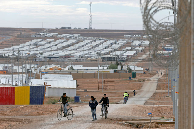Syrian refugee children ride their bicycles at Azraq refugee camp, near Al Azraq city, Jordan, December 8 (Reuters photo)