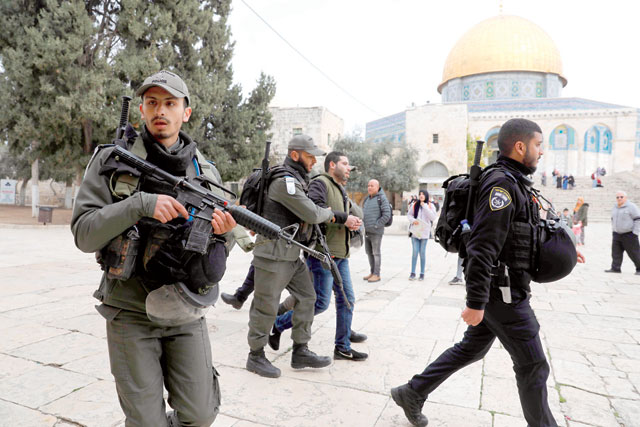 Israeli forces detain a Palestinian demonstrator during confrontations, after protesters tried to break the lock on a gate at Al Aqsa Mosque compound in Jerusalem's Old City on Monday, after it was closed by Israel (AFP photo)