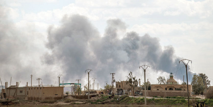 Smoke billows after shelling on the Daesh group's last holdout of Baghouz, in the eastern Syrian Deir Ezzor province, on Saturday (AFP photo)