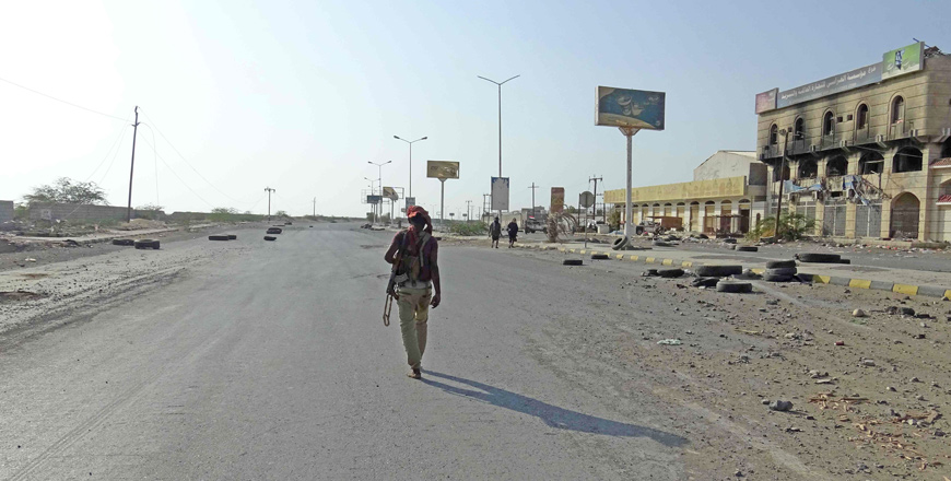 A Yemeni fighter of the pro-government forces walks with a rifle in the Houthi-held Red Sea port city of Hodeida on Saturday (AFP photo)