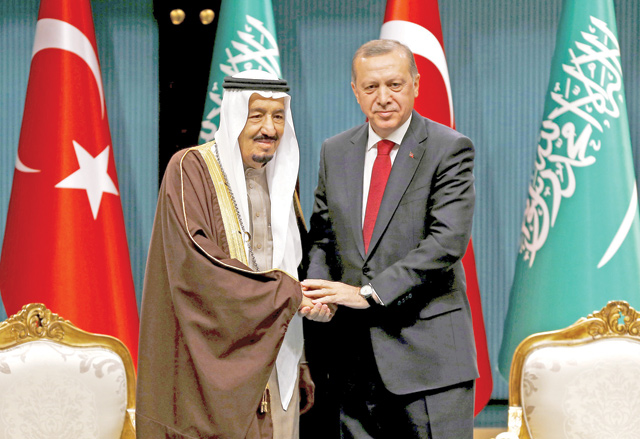 Turkey's President Recep Tayyip Erdogan (right) and Saudi King Salman shake hands during a ceremony in Ankara, Turkey, April 12, 2016 (Reuters photo)