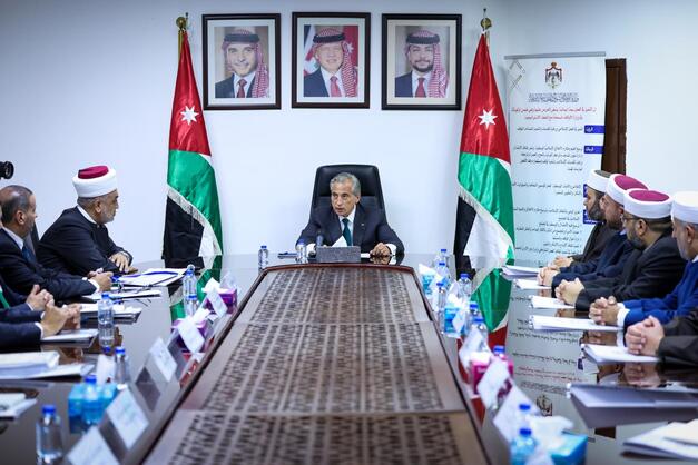 Prime Minister Jafar Hassan on Tuesday pays a visit to the Ministry of Awqaf and Islamic Affairs (Petra photo)