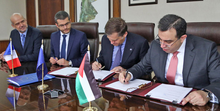 Minister of Planning and International Cooperation Imad Fakhoury signs an EU grant agreement in Amman in this photo released Saturday (Photo courtesy of Ministry of Planning and International Cooperation)
