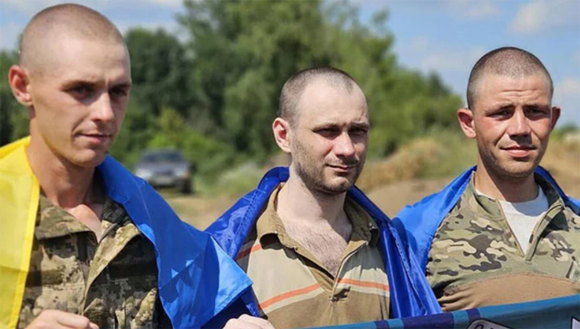 This handout photograph released by the Ukrainian presidential press service on July 17, 2024 shows Ukrainian prisoners of war posing for a photo following a swap at an undisclosed location in Ukraine (AFP photo)