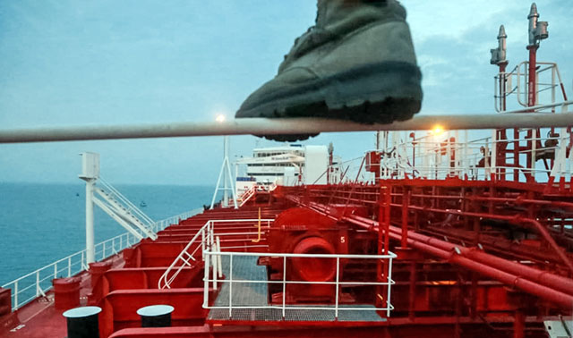  An image grab taken from a broadcast by Islamic Republic of Iran Broadcasting on Monday shows a member of the Iranian Revolutionary Guards onboard a tanker Stena Impero as it is anchored off the Iranian port city of Bandar Abbas (AFP photo)