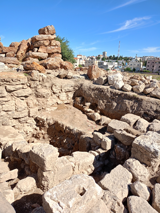 Walls of the Middle- and Early Islamic period constructed against the Roman vestibule on the eastern side of the qasr  (Photo by Mariusz Burdajewicz)